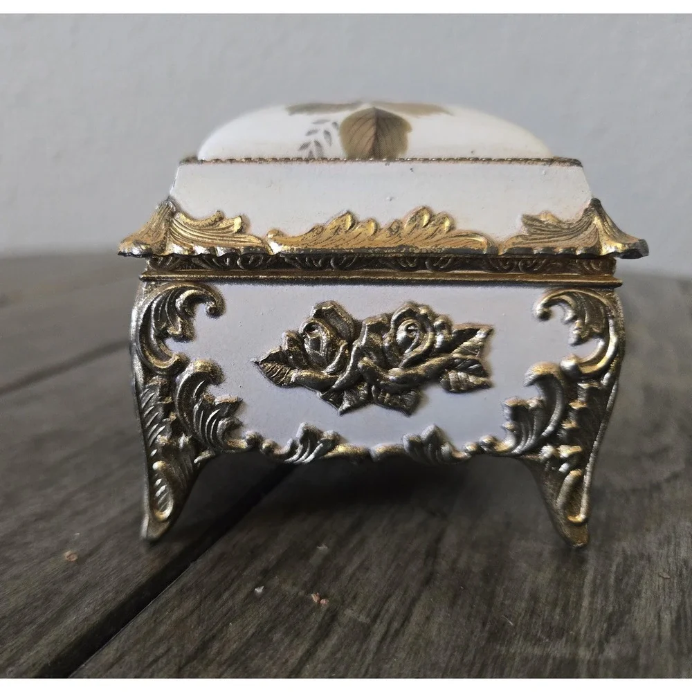 Beautiful Mele Footed Musical Jewelry Box Pink Roses Gold Trim & Lining Trinket